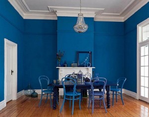 Bold-Blue-Interior-Paint-Color-for-Dining-Room